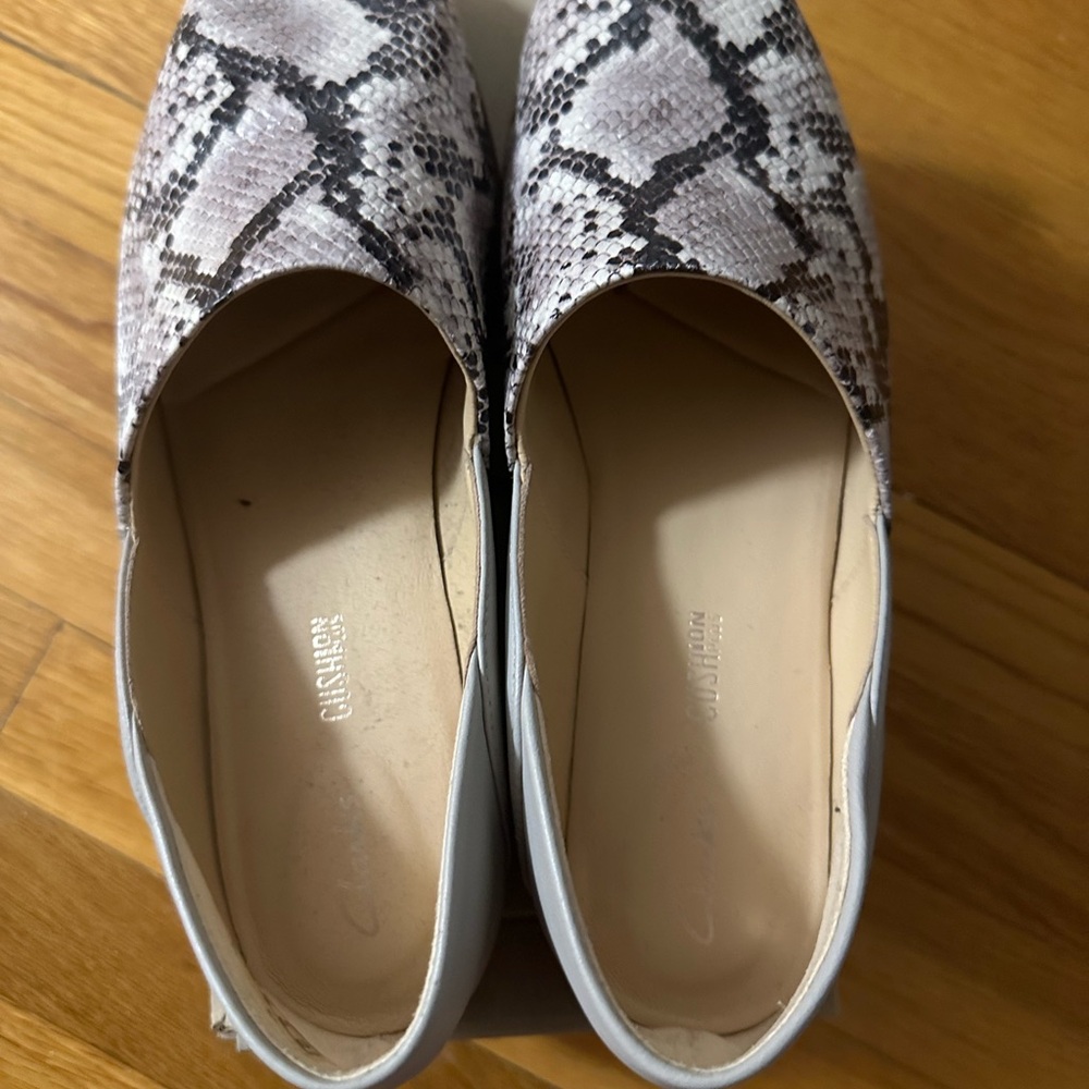 Clarks Pure Tone Grey Snake Women's Snakeskin Loafers (USED)